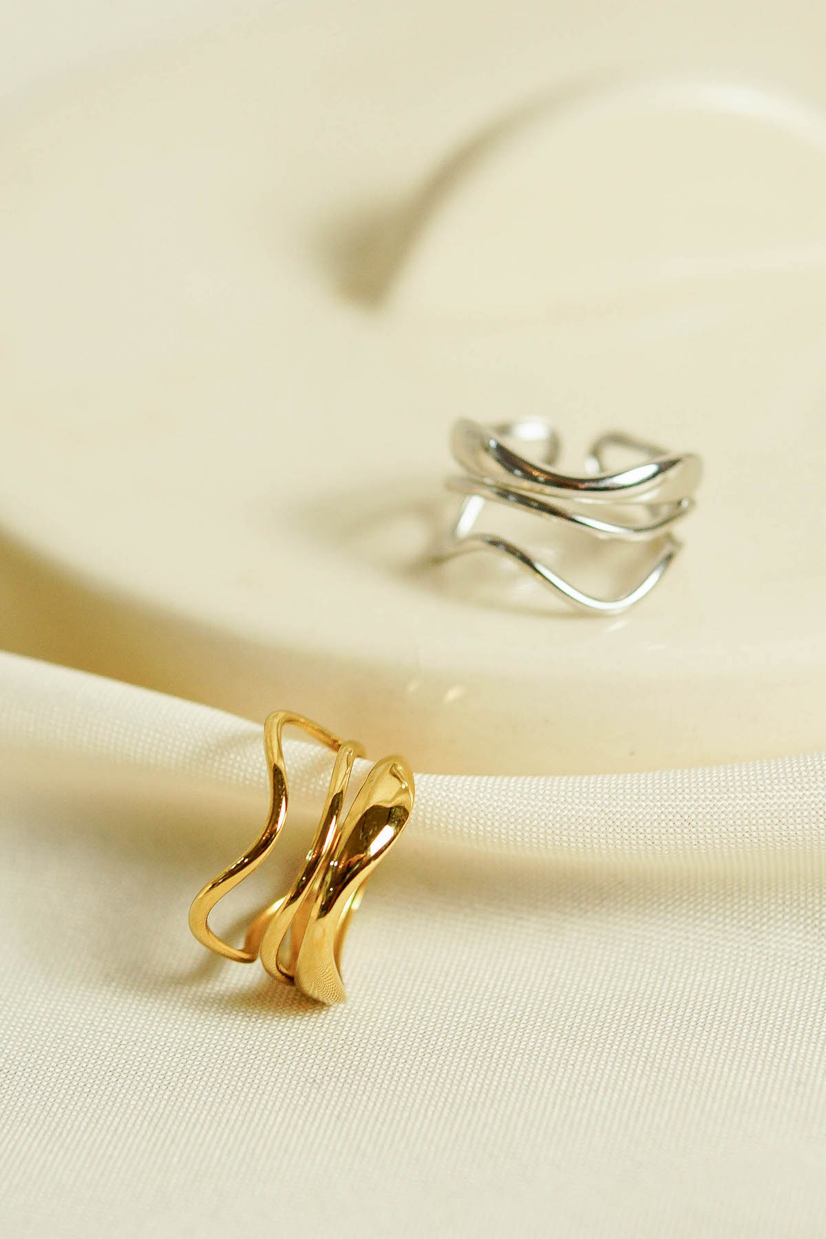 Nina in Gold - Image 3